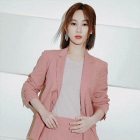 贝玲妃携手全球首位品牌形象大使杨紫